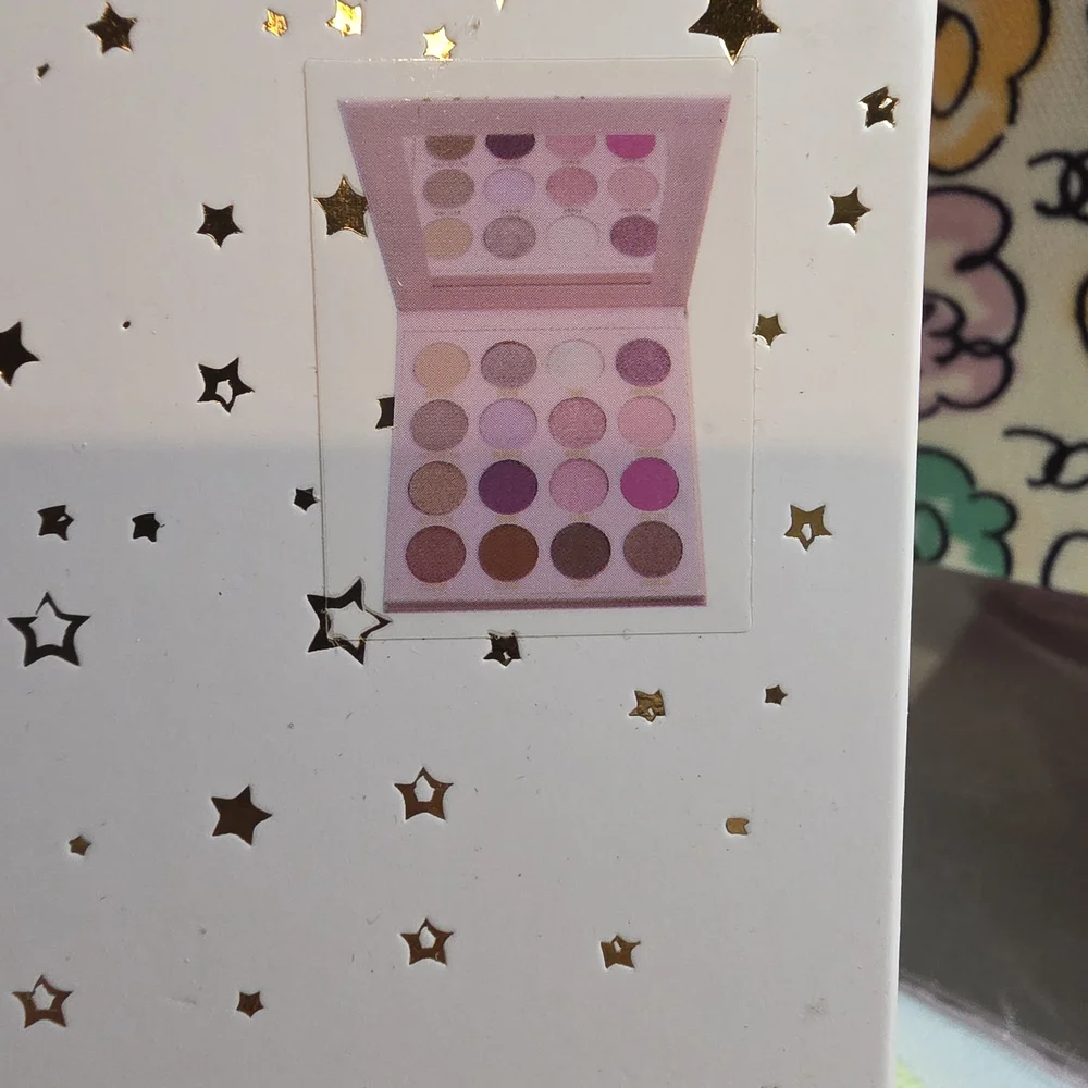 Daydreamer Eyeshadow Palette - Picture 2 of 4